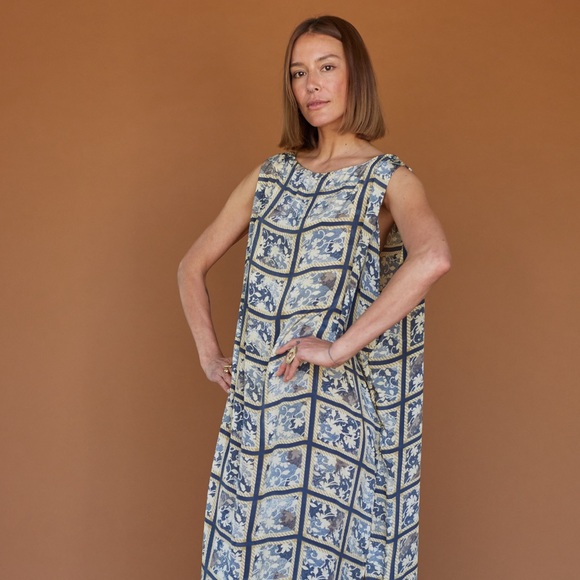 Cleopatra dress is a stunning and unique piece Handmade with elegance silk - Picture 12 of 12